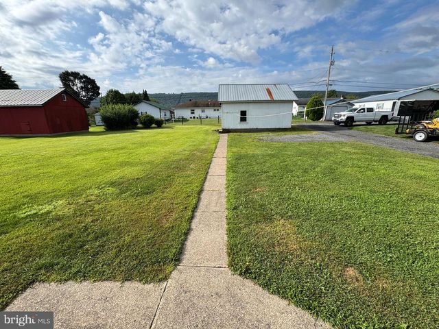 513 E CHESTNUT ST, Hegins, PA 17938