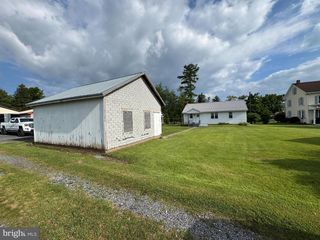 513 E CHESTNUT ST, Hegins, PA 17938
