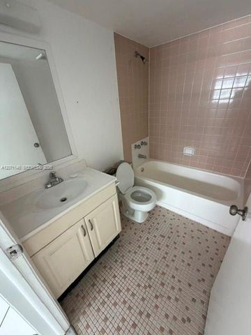 2001 Bay Drive 301, Miami Beach, FL 33141