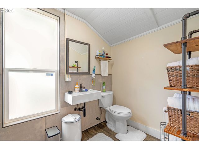 804 2ND Ave, Seaside, OR 97138