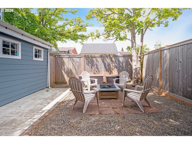 804 2ND Ave, Seaside, OR 97138