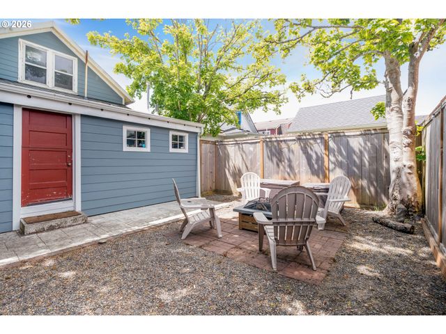 804 2ND Ave, Seaside, OR 97138
