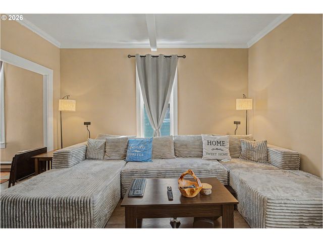 804 2ND Ave, Seaside, OR 97138