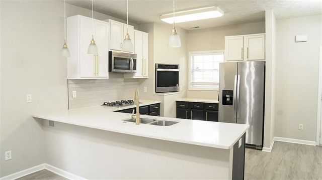 623 SHADOWMOORE Drive, Riverdale, GA 30274