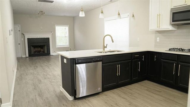 623 SHADOWMOORE Drive, Riverdale, GA 30274