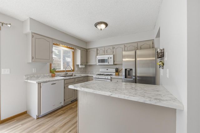 2044 Burke Avenue E, North Saint Paul, MN 55109