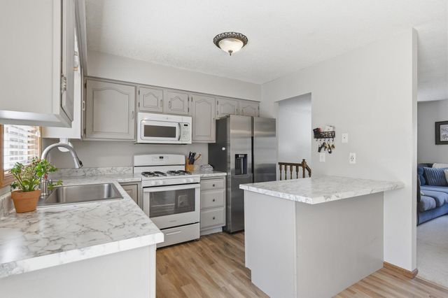 2044 Burke Avenue E, North Saint Paul, MN 55109