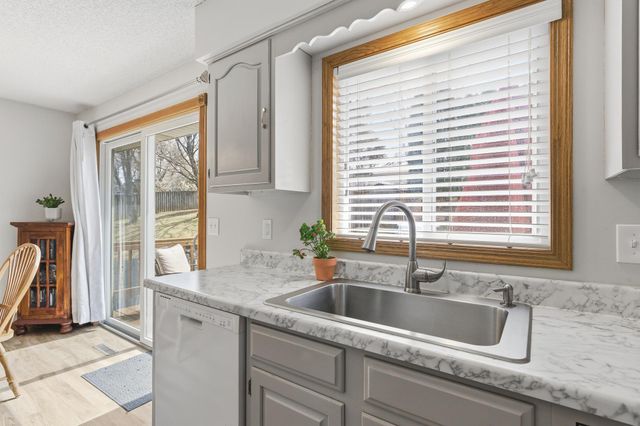 2044 Burke Avenue E, North Saint Paul, MN 55109