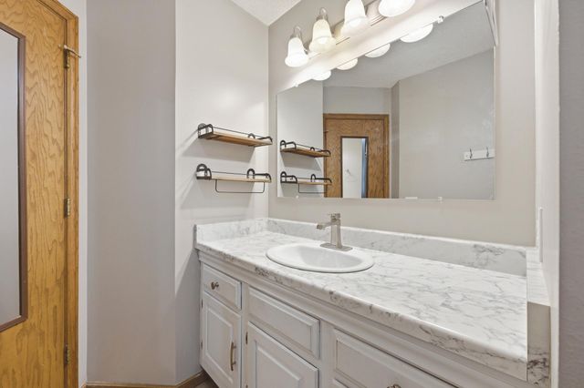 2044 Burke Avenue E, North Saint Paul, MN 55109