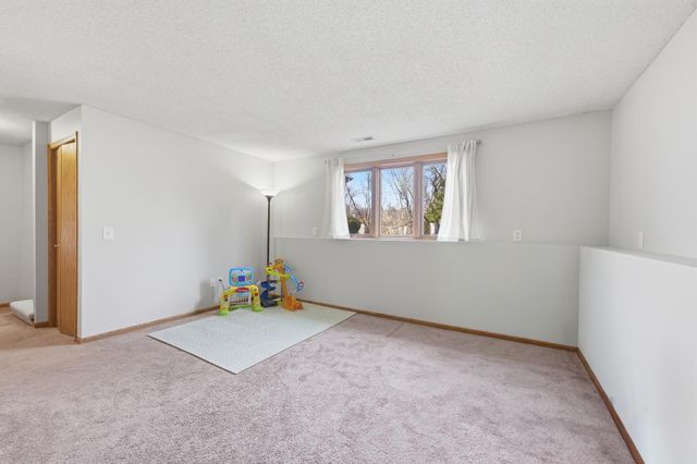 2044 Burke Avenue E, North Saint Paul, MN 55109