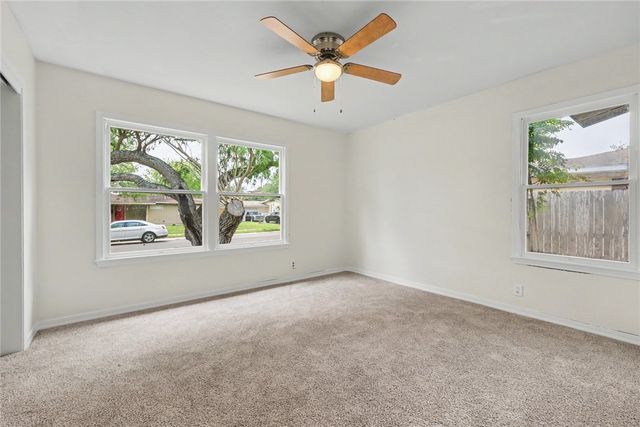 942 Delaine Dr, Corpus Christi, TX 78411