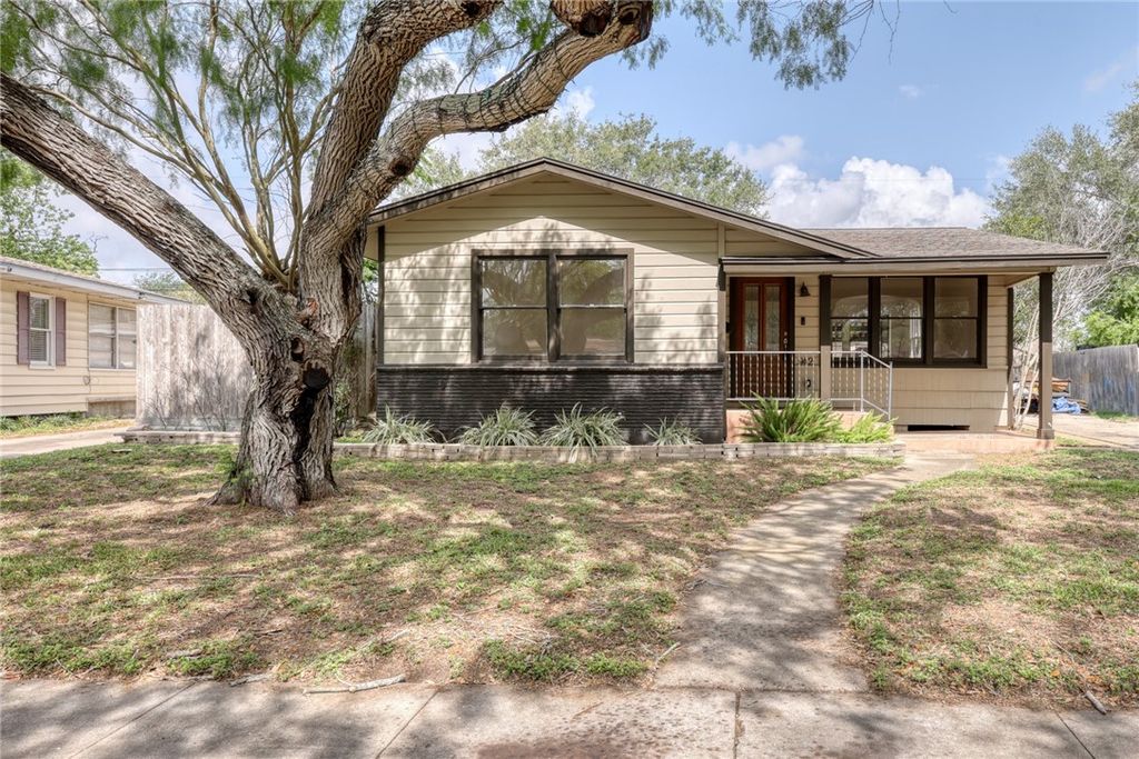 942 Delaine Dr, Corpus Christi, TX 78411
