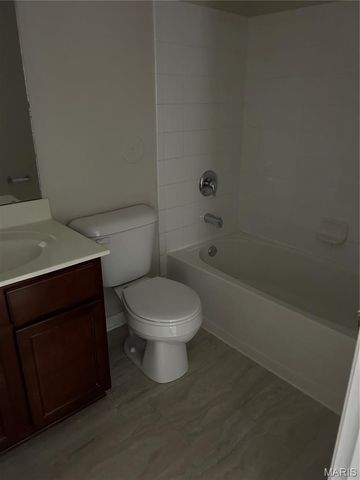 1951 Greenpoint Drive 103, Kirkwood, MO 63122