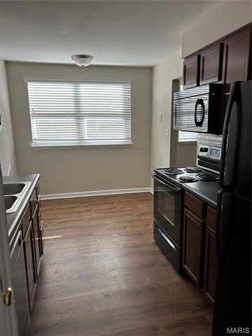 1951 Greenpoint Drive 103, Kirkwood, MO 63122