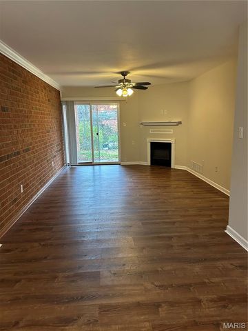 1951 Greenpoint Drive 103, Kirkwood, MO 63122
