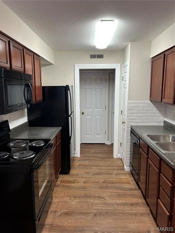 1951 Greenpoint Drive 103, Kirkwood, MO 63122