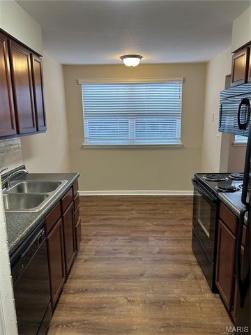1951 Greenpoint Drive 103, Kirkwood, MO 63122
