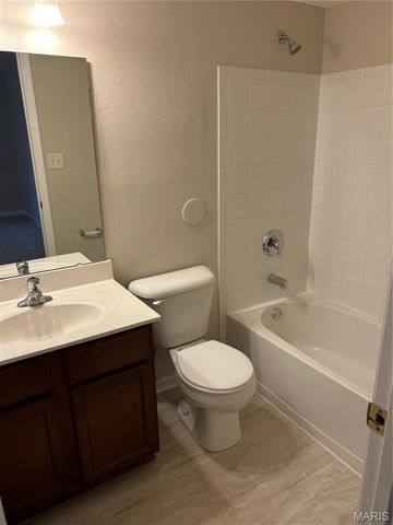 1951 Greenpoint Drive 103, Kirkwood, MO 63122