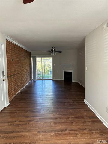 1951 Greenpoint Drive 103, Kirkwood, MO 63122