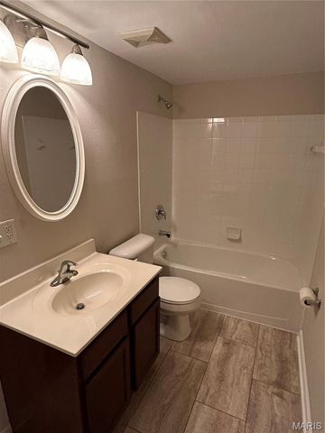 1951 Greenpoint Drive 103, Kirkwood, MO 63122