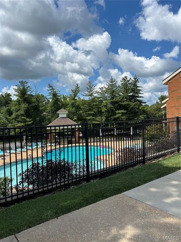 1951 Greenpoint Drive 103, Kirkwood, MO 63122