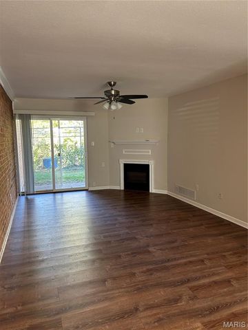 1951 Greenpoint Drive 103, Kirkwood, MO 63122