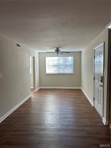 1951 Greenpoint Drive 103, Kirkwood, MO 63122