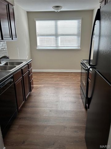 1951 Greenpoint Drive 103, Kirkwood, MO 63122