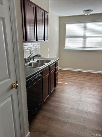 1951 Greenpoint Drive 103, Kirkwood, MO 63122