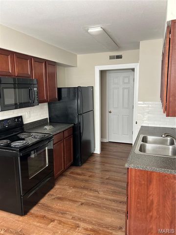 1951 Greenpoint Drive 103, Kirkwood, MO 63122