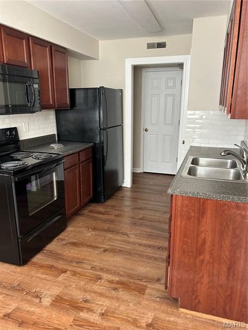 1951 Greenpoint Drive 103, Kirkwood, MO 63122
