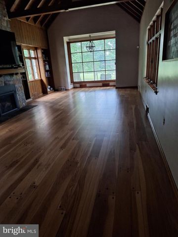 848 WHITE OAK LN, Leesport, PA 19533