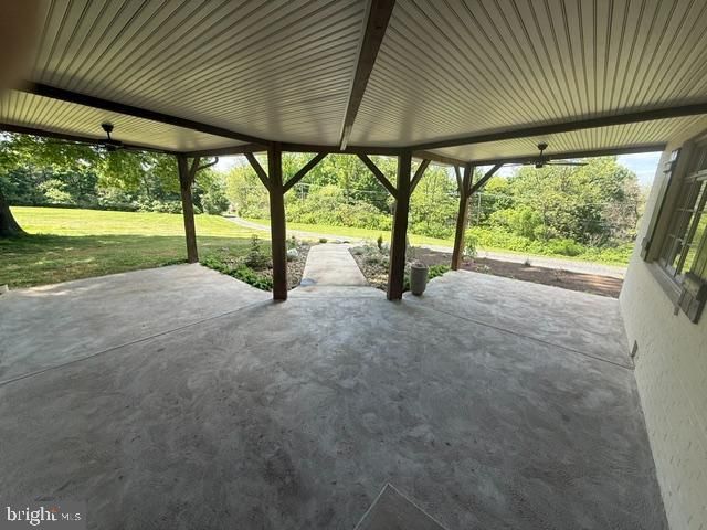 848 WHITE OAK LN, Leesport, PA 19533