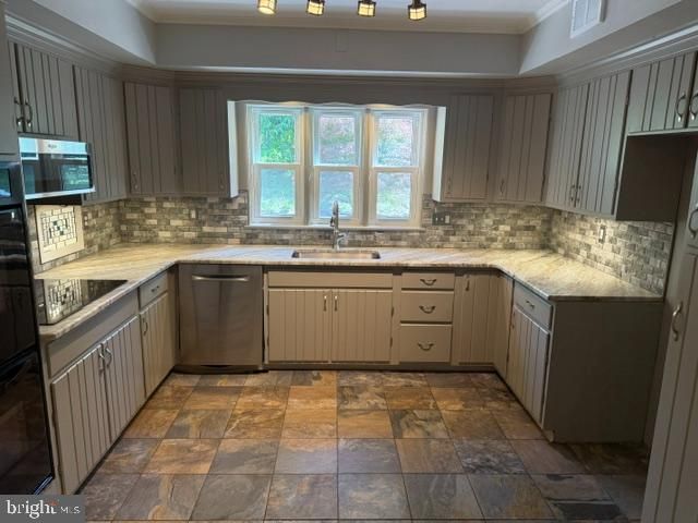 848 WHITE OAK LN, Leesport, PA 19533