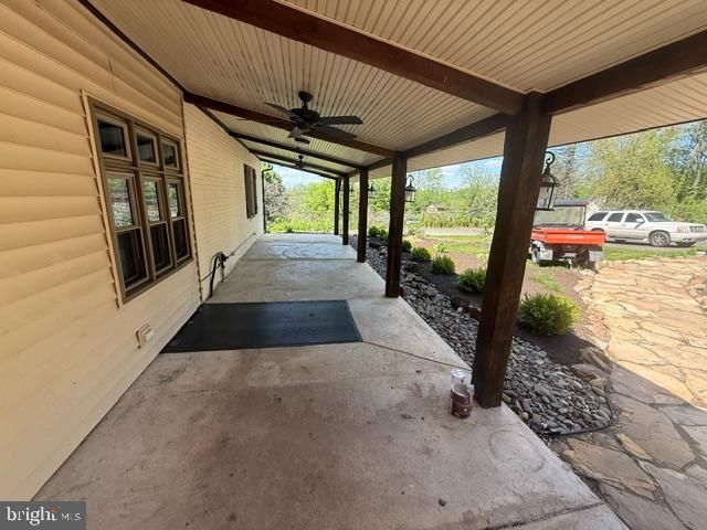 848 WHITE OAK LN, Leesport, PA 19533