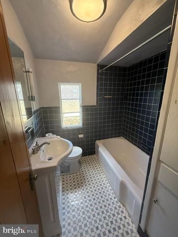 848 WHITE OAK LN, Leesport, PA 19533