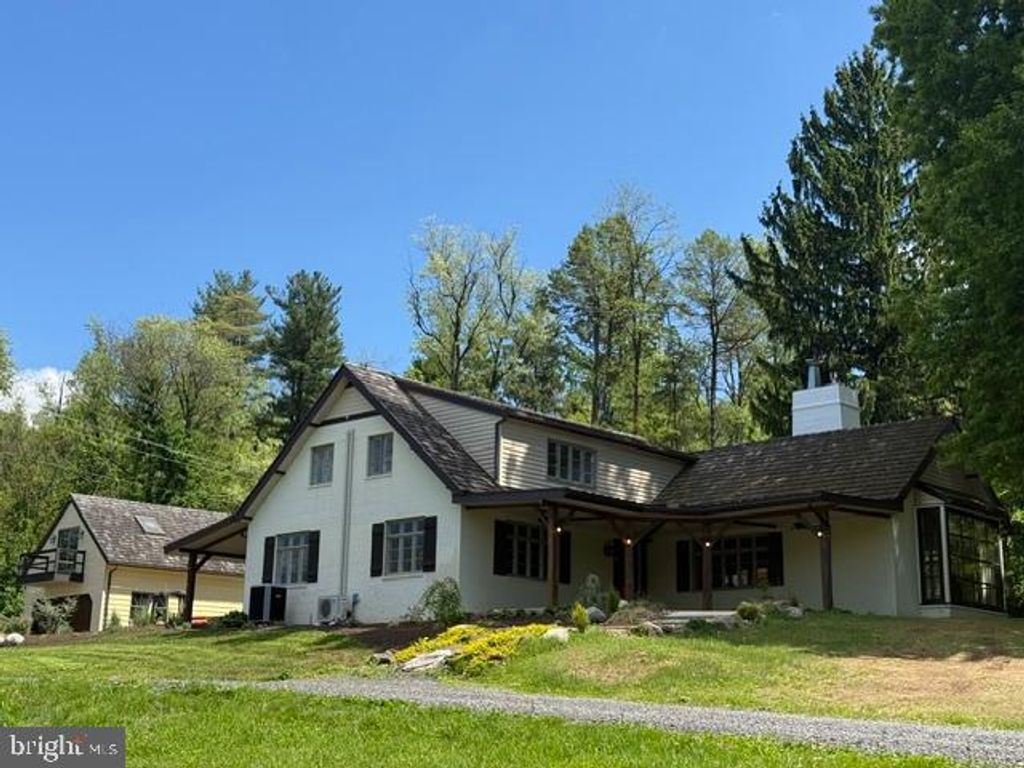 848 WHITE OAK LN, Leesport, PA 19533