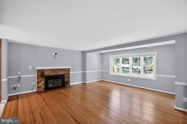 4042 DOVEVILLE LN, Fairfax, VA 22032