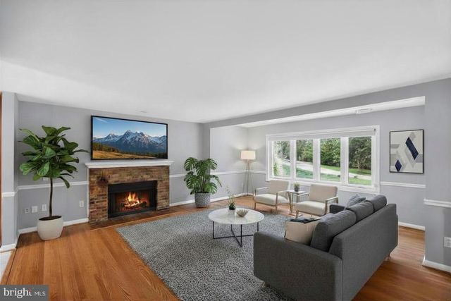 4042 DOVEVILLE LN, Fairfax, VA 22032