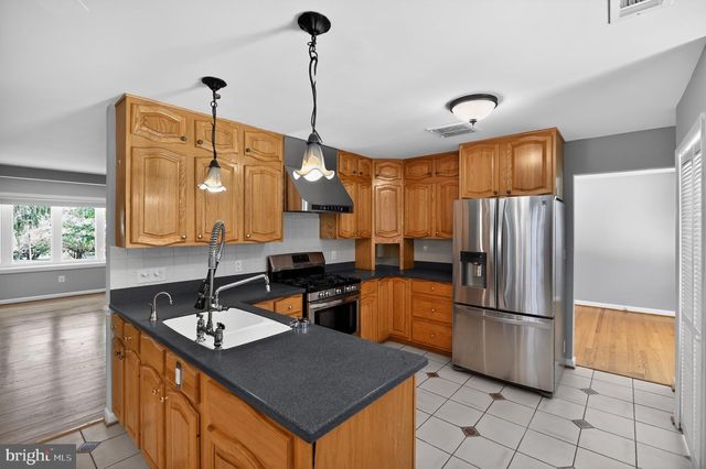 4042 DOVEVILLE LN, Fairfax, VA 22032