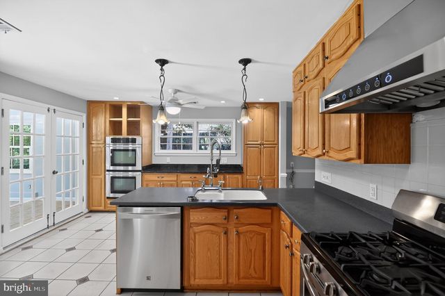 4042 DOVEVILLE LN, Fairfax, VA 22032