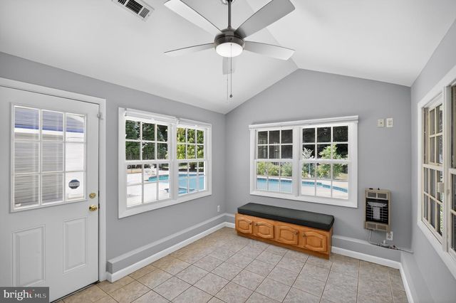 4042 DOVEVILLE LN, Fairfax, VA 22032