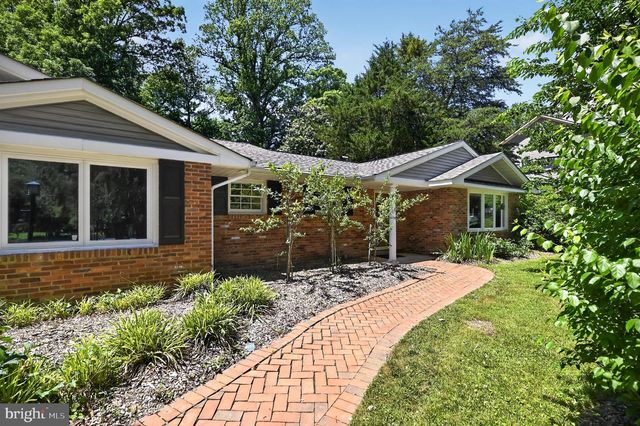 4042 DOVEVILLE LN, Fairfax, VA 22032