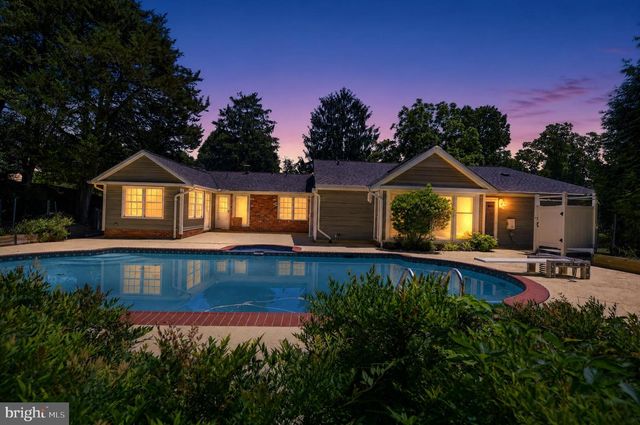 4042 DOVEVILLE LN, Fairfax, VA 22032
