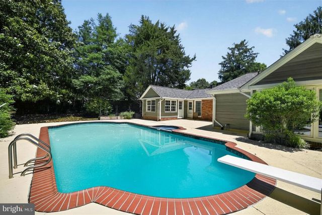 4042 DOVEVILLE LN, Fairfax, VA 22032