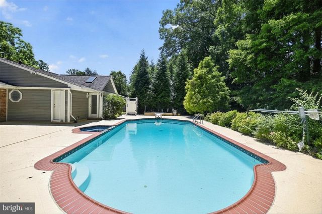 4042 DOVEVILLE LN, Fairfax, VA 22032