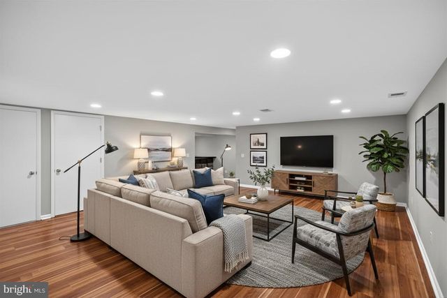4042 DOVEVILLE LN, Fairfax, VA 22032