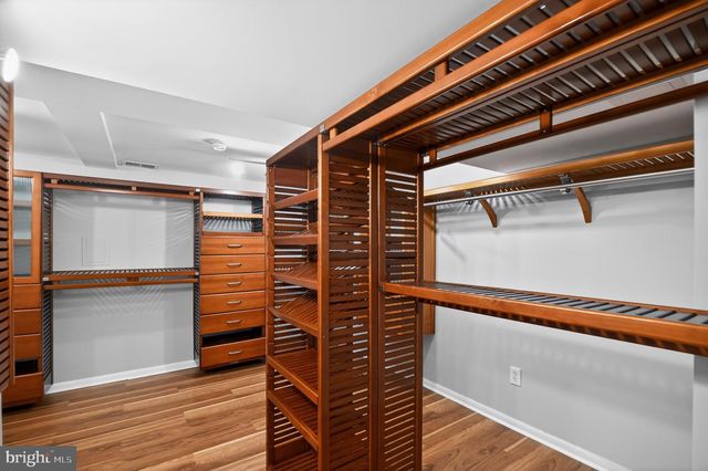 4042 DOVEVILLE LN, Fairfax, VA 22032