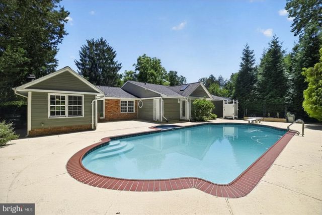 4042 DOVEVILLE LN, Fairfax, VA 22032