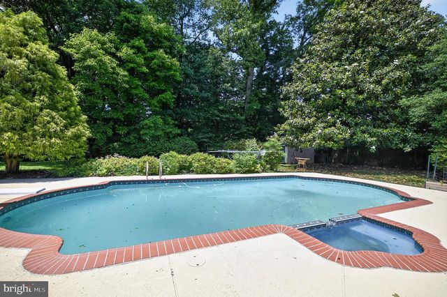 4042 DOVEVILLE LN, Fairfax, VA 22032